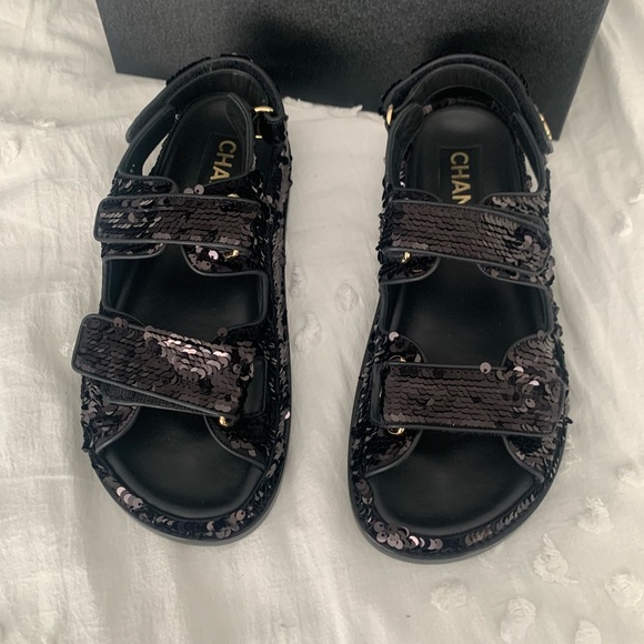 CHANEL black 'Dad' sandals with sequins Cruise 2021/2022 - Picture 3 of 8